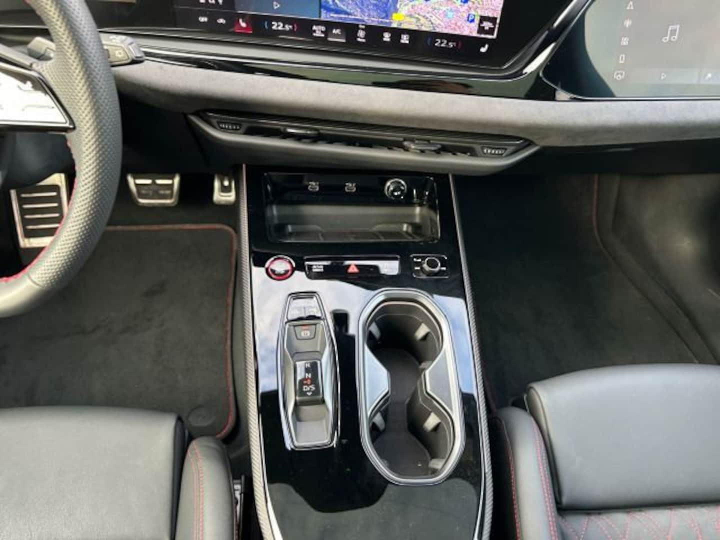 Bild über Audi A6 Avant TFSI quattro 270 kW S tronic - für weitere Informationen kontaktieren Sie den Audi Partner