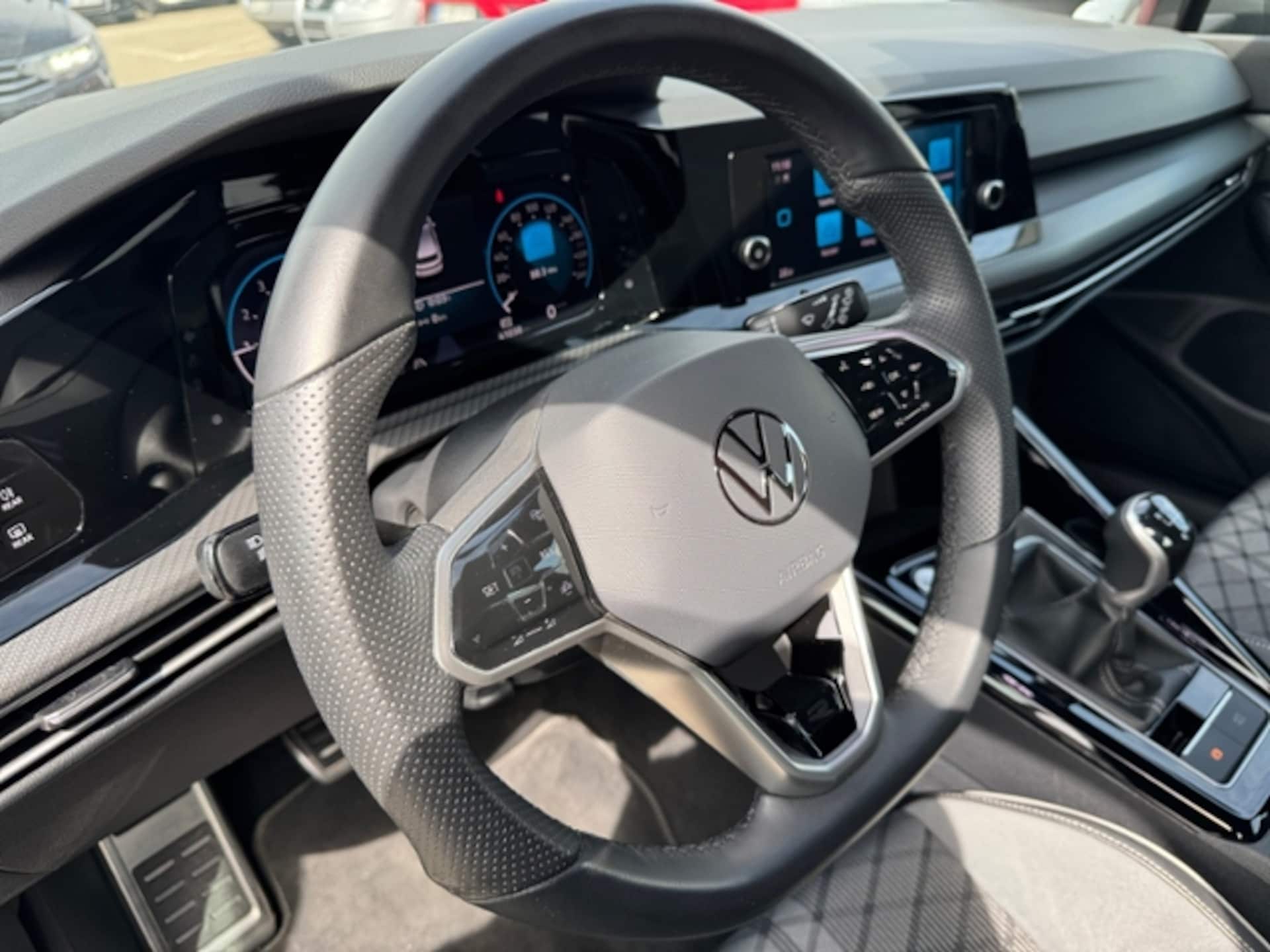Volkswagen Golf R-Line