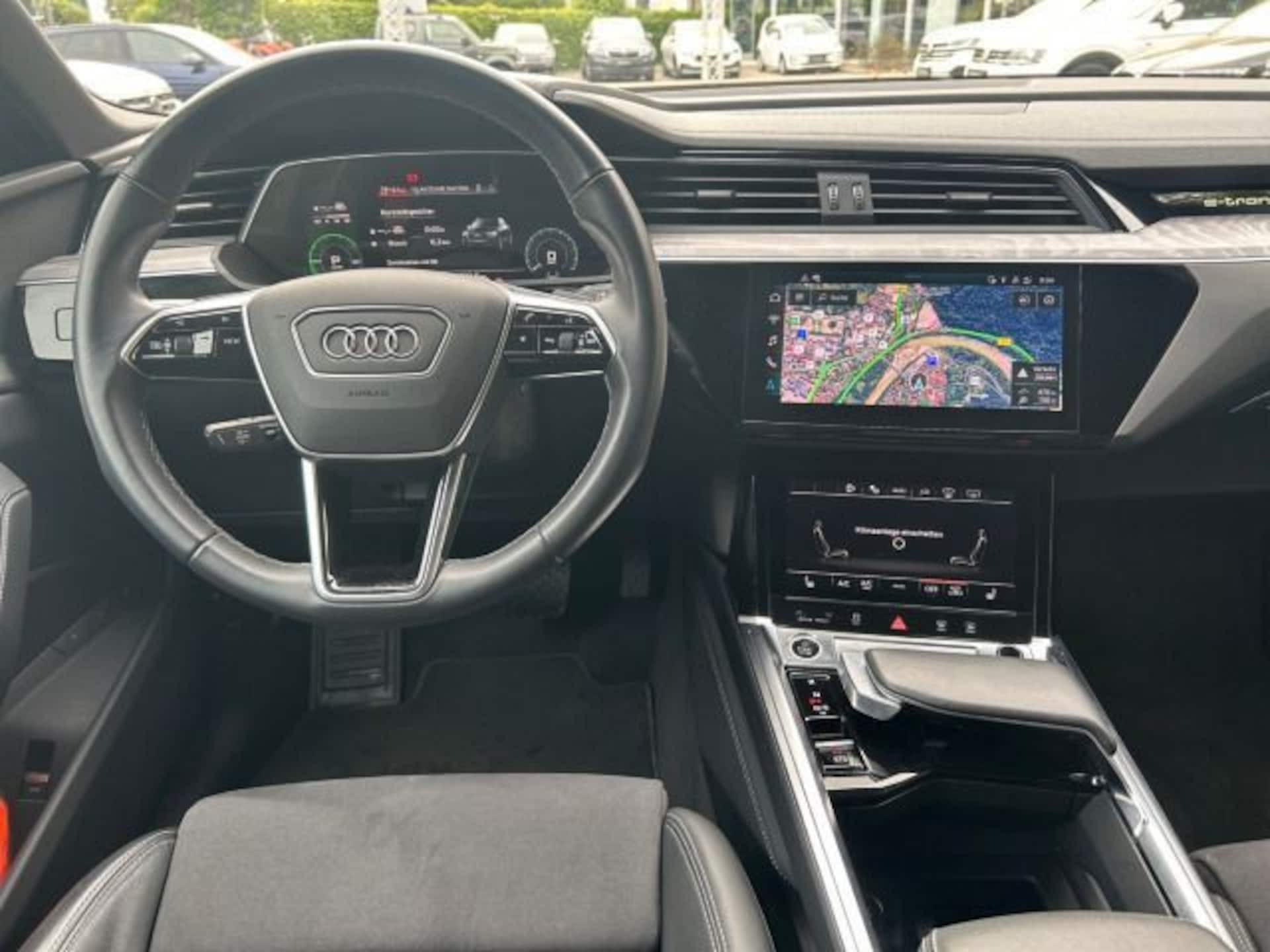 Audi Q8 Sportback e-tron S line