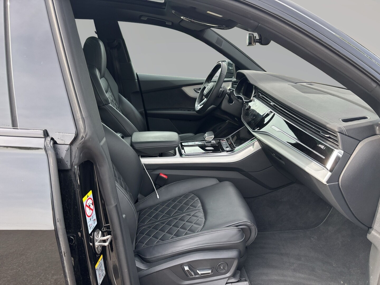 Bild über Audi SQ8 TFSI quattro tiptronic - für weitere Informationen kontaktieren Sie den Audi Partner