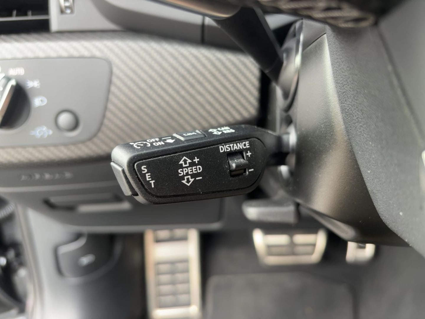 Bild über Audi RS 4 Avant TFSI quattro tiptronic - für weitere Informationen kontaktieren Sie den Audi Partner