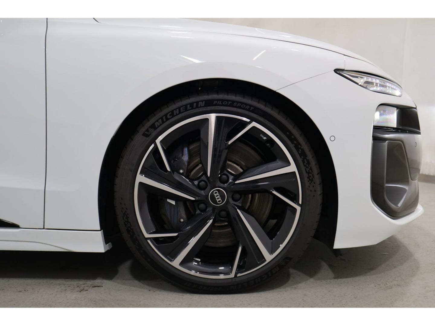 Bild über Audi S6 Avant e-tron e-tron quattro - für weitere Informationen kontaktieren Sie den Audi Partner