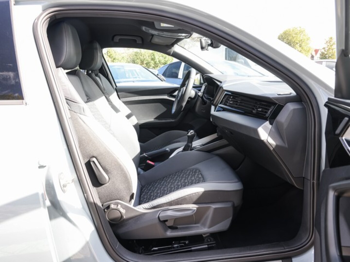 Bild über Audi A1 Sportback S line 35 TFSI S tronic - für weitere Informationen kontaktieren Sie den Audi Partner