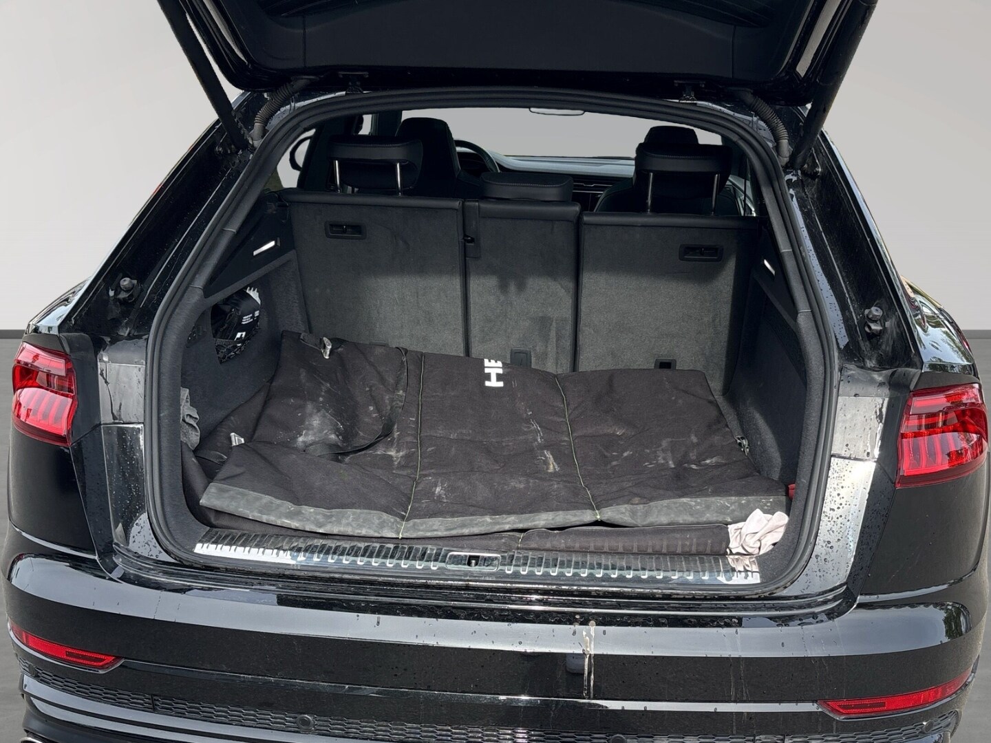 Bild über Audi SQ8 TFSI quattro tiptronic - für weitere Informationen kontaktieren Sie den Audi Partner
