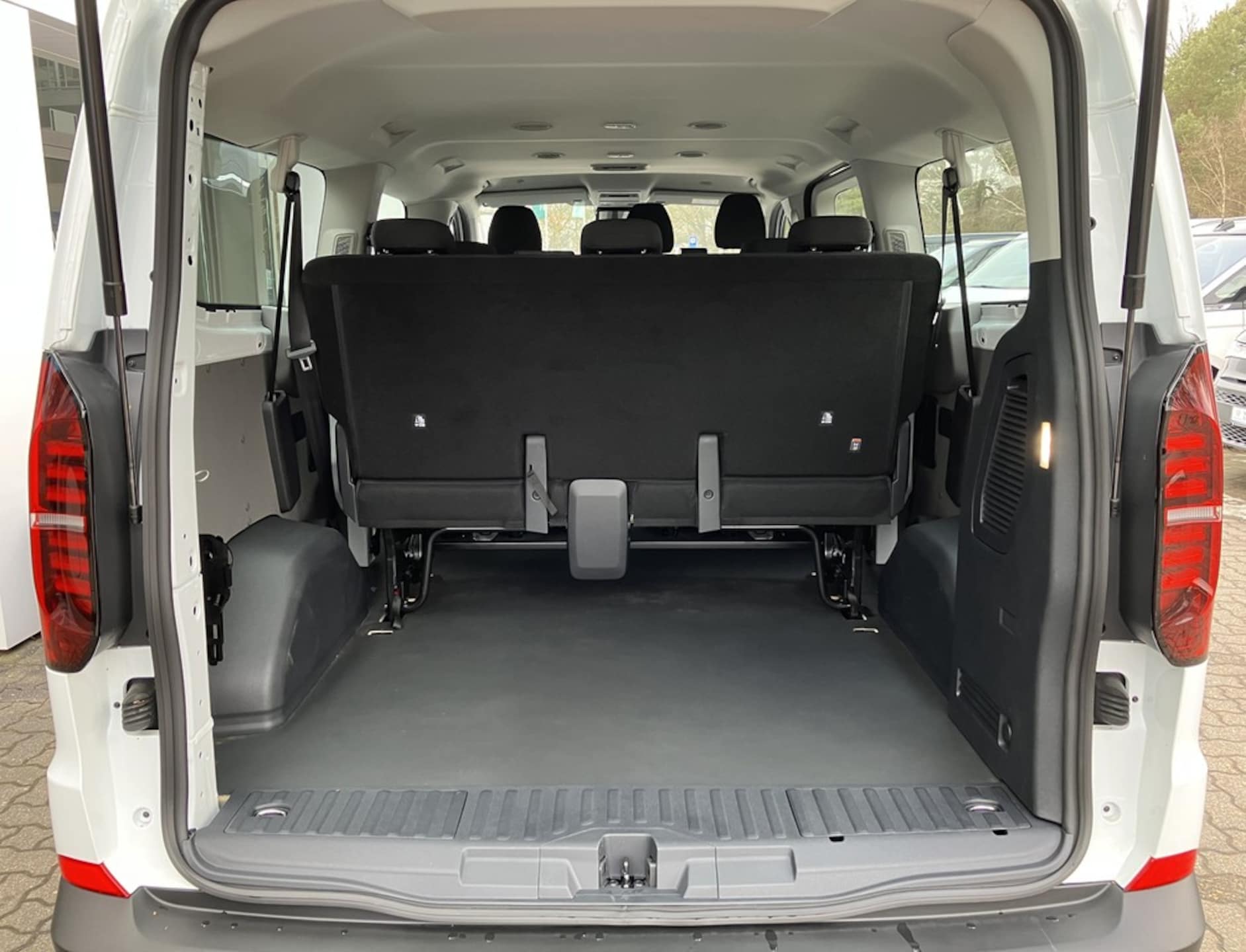 Volkswagen Transporter Kombi langer Radstand