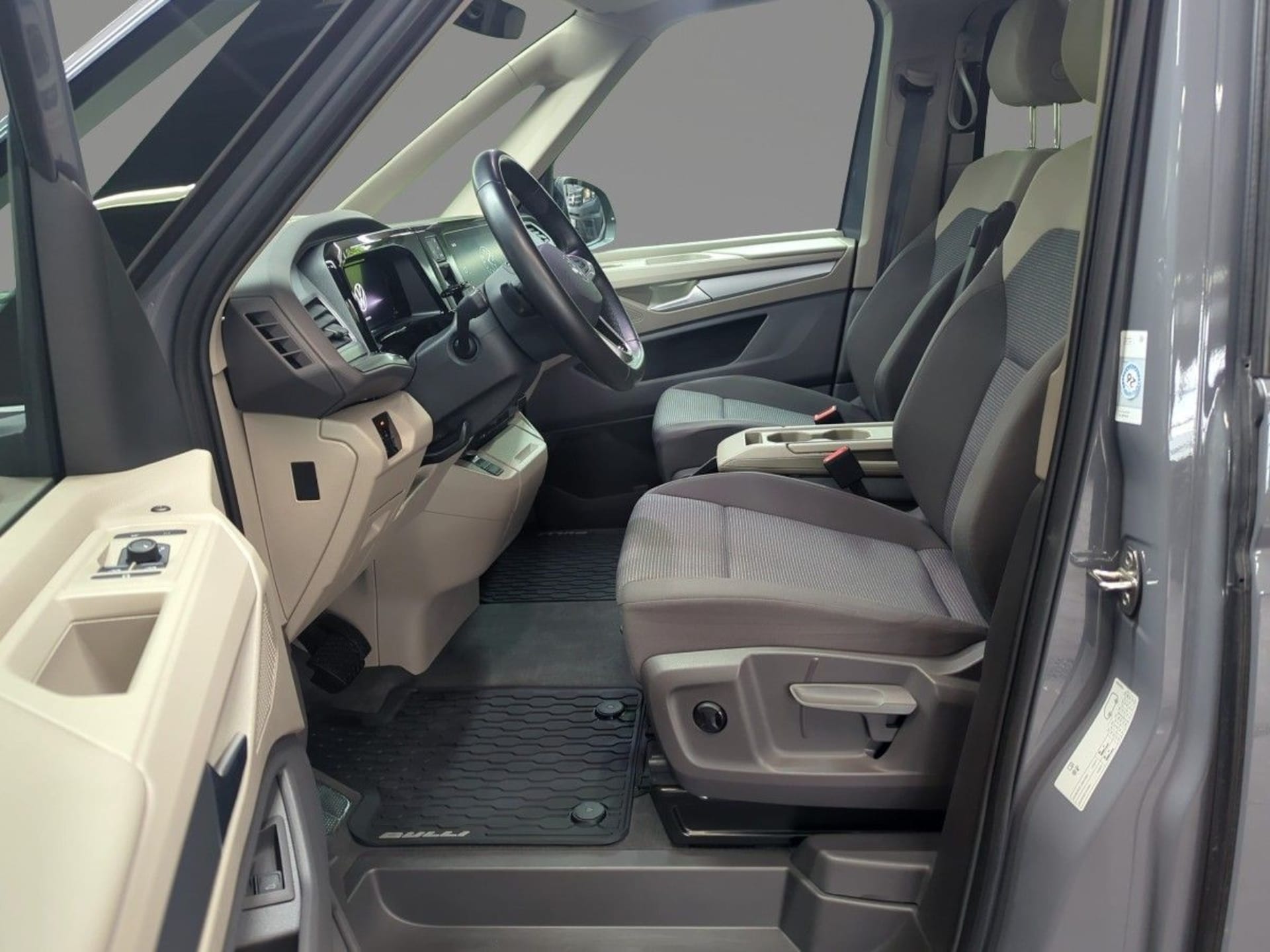 Volkswagen Multivan Langversion Basis-Modell