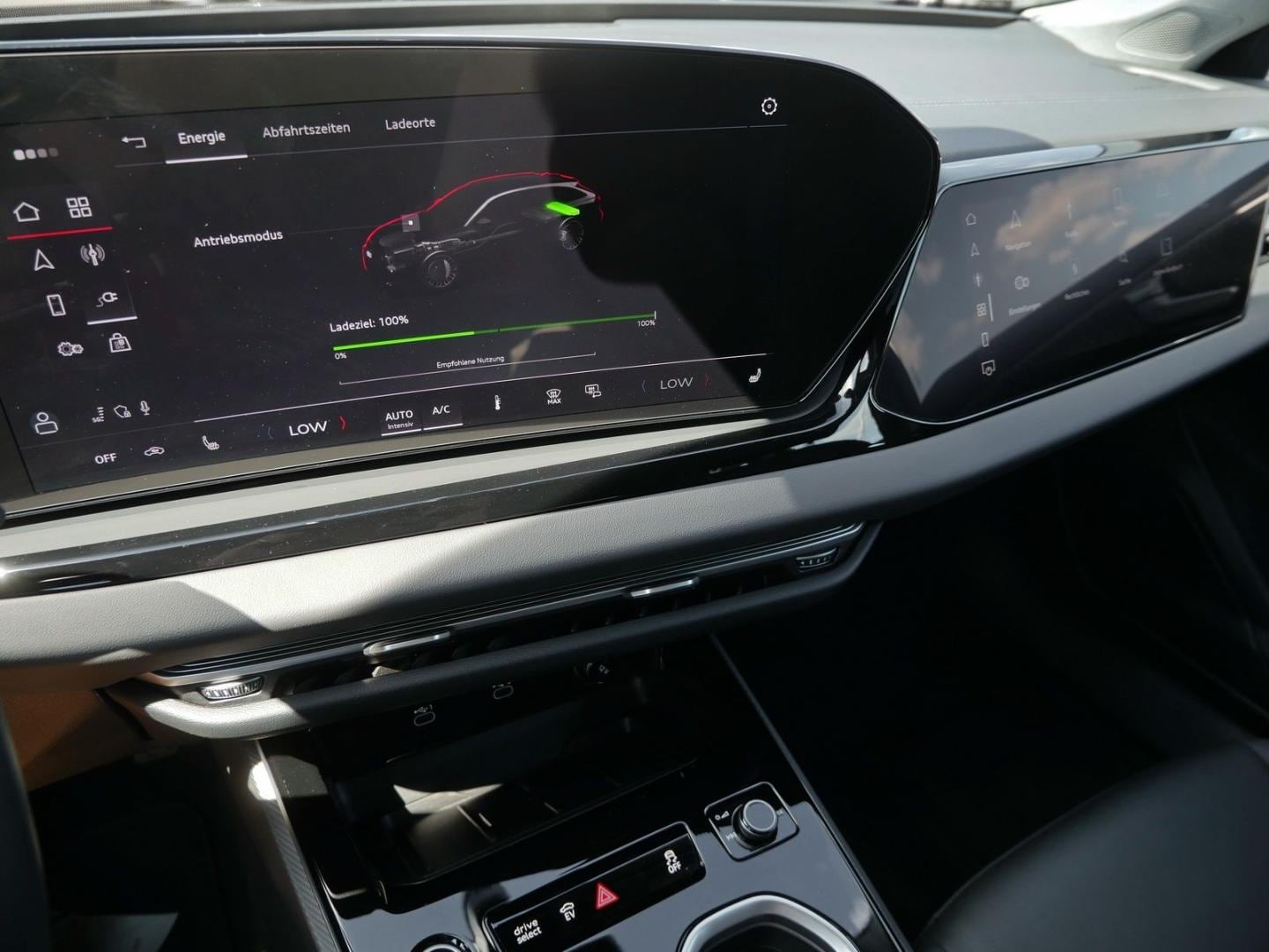Bild über Audi A6 Avant e-hybrid e-hybrid quattro 220 kW S tronic - für weitere Informationen kontaktieren Sie den Audi Partner
