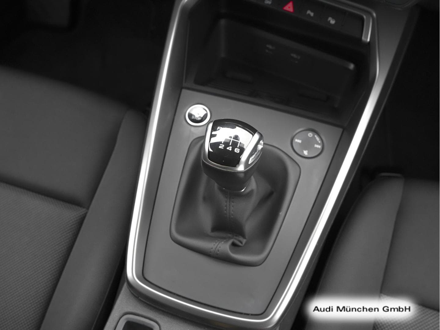 Bild über Audi A3 Sportback advanced 30 TFSI Schaltgetriebe - für weitere Informationen kontaktieren Sie den Audi Partner
