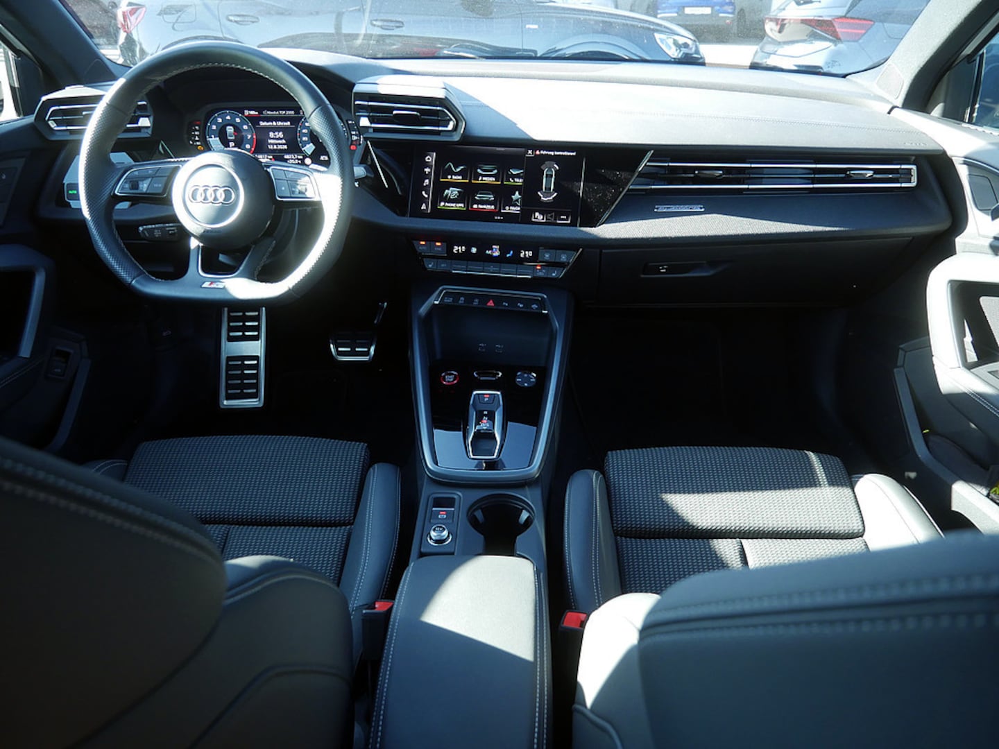 Bild über Audi S3 Limousine TFSI quattro S tronic - für weitere Informationen kontaktieren Sie den Audi Partner