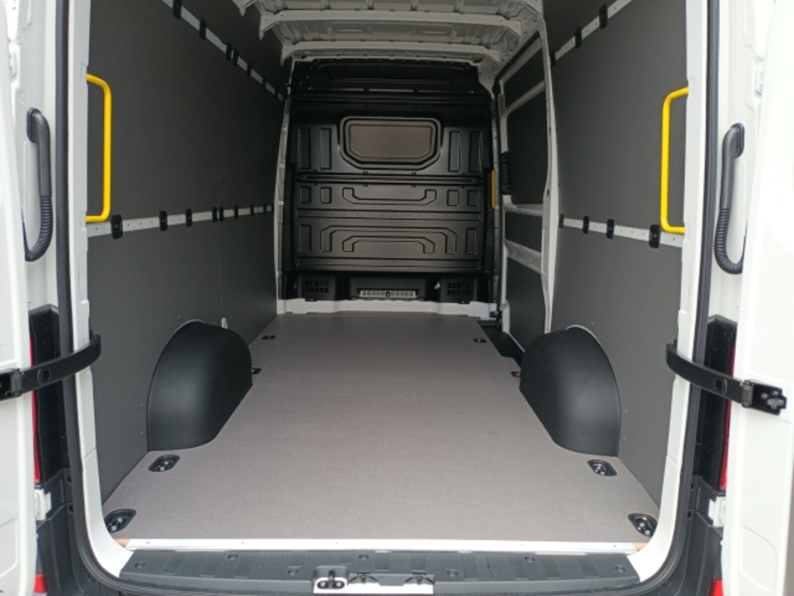 Volkswagen Crafter Kasten mittlerer Radstand – Bild 5
