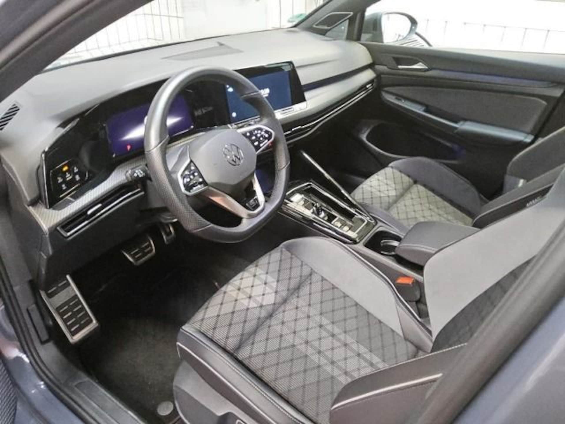 Volkswagen Golf R-Line