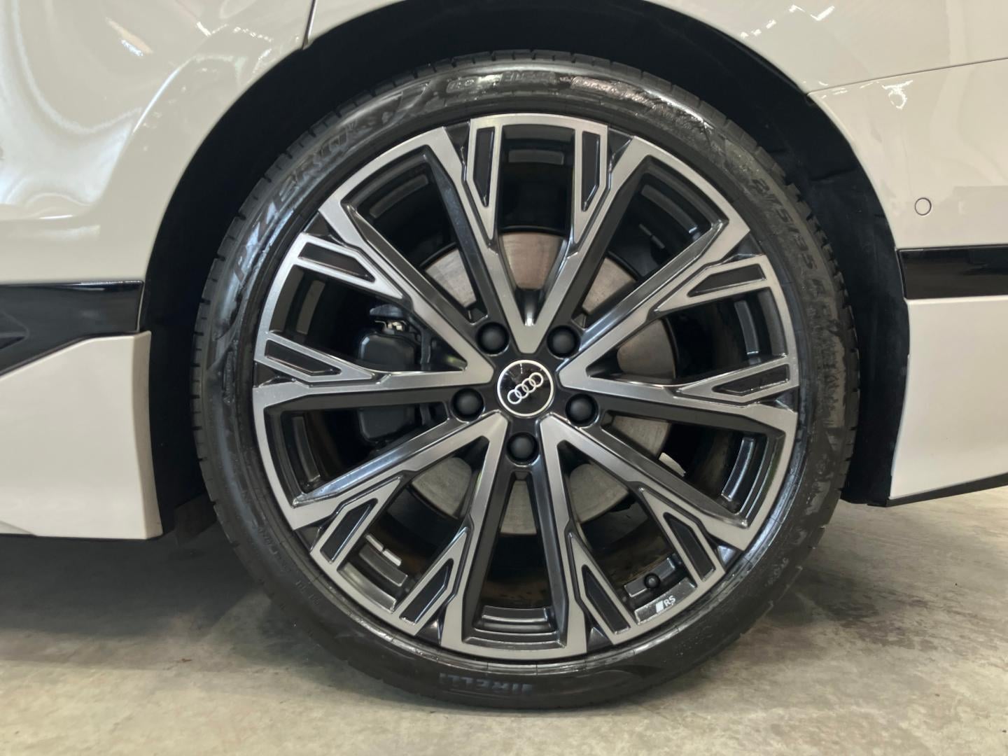 Bild über Audi S6 Avant e-tron edition one beige e-tron - für weitere Informationen kontaktieren Sie den Audi Partner