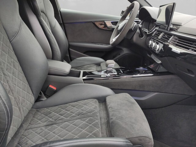 Image about Audi RS 4 Avant TFSI quattro tiptronic