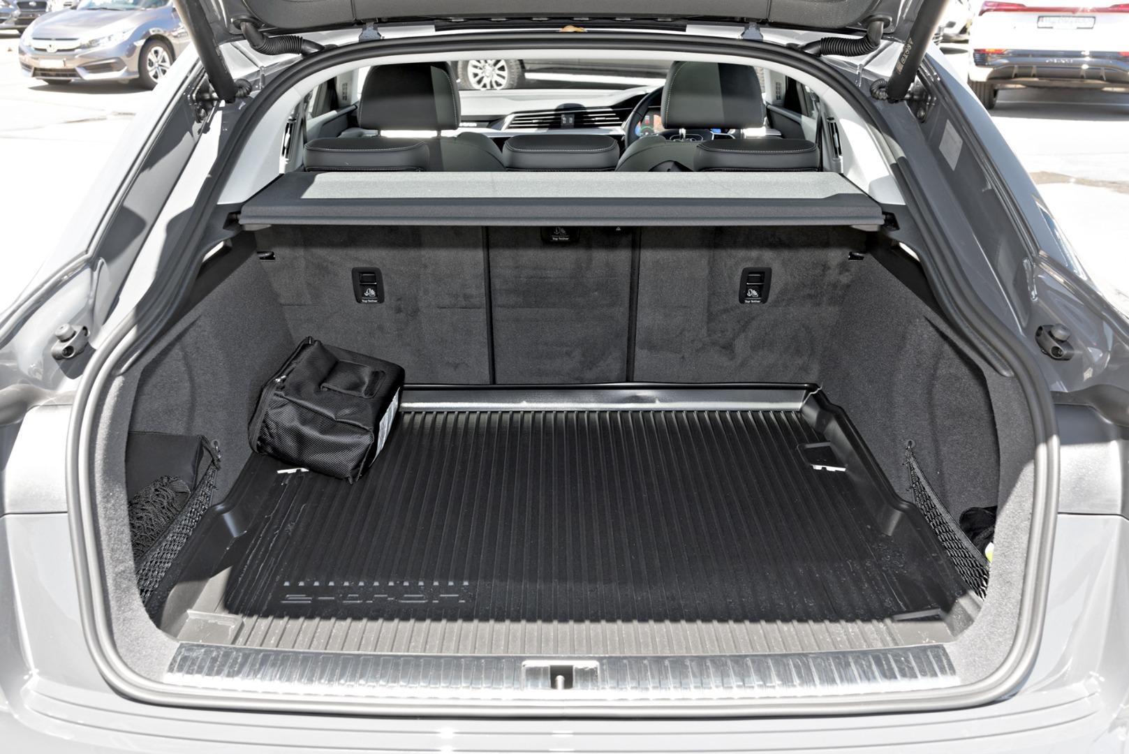 Image about Audi Q8 Sportback e-tron 55 e-tron quattro S line 300,00 kW