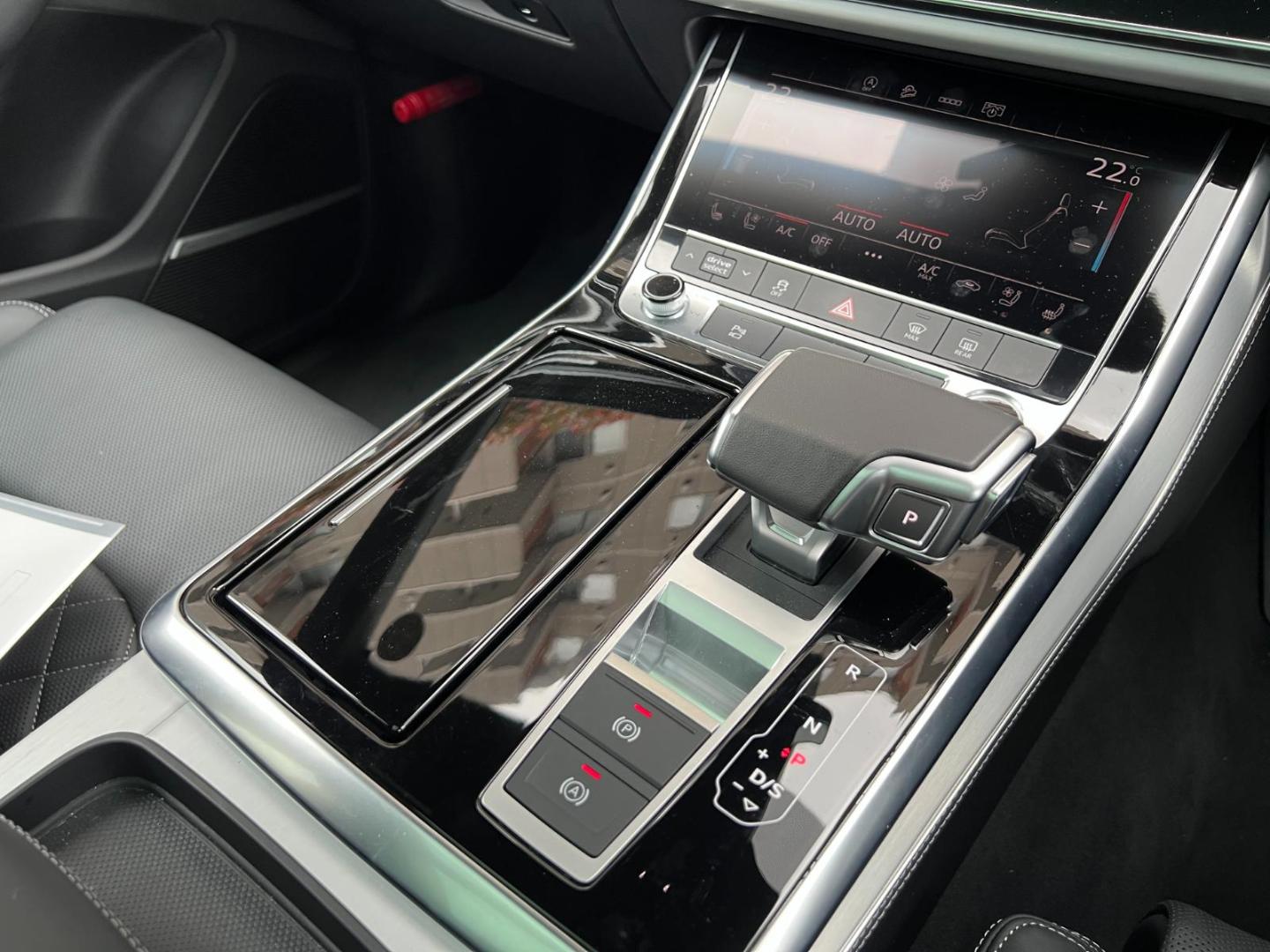 Audi Q8 SUV 55 TFSI quattro S line 250(340) kW(PS) tiptronic for more details contact your dealer