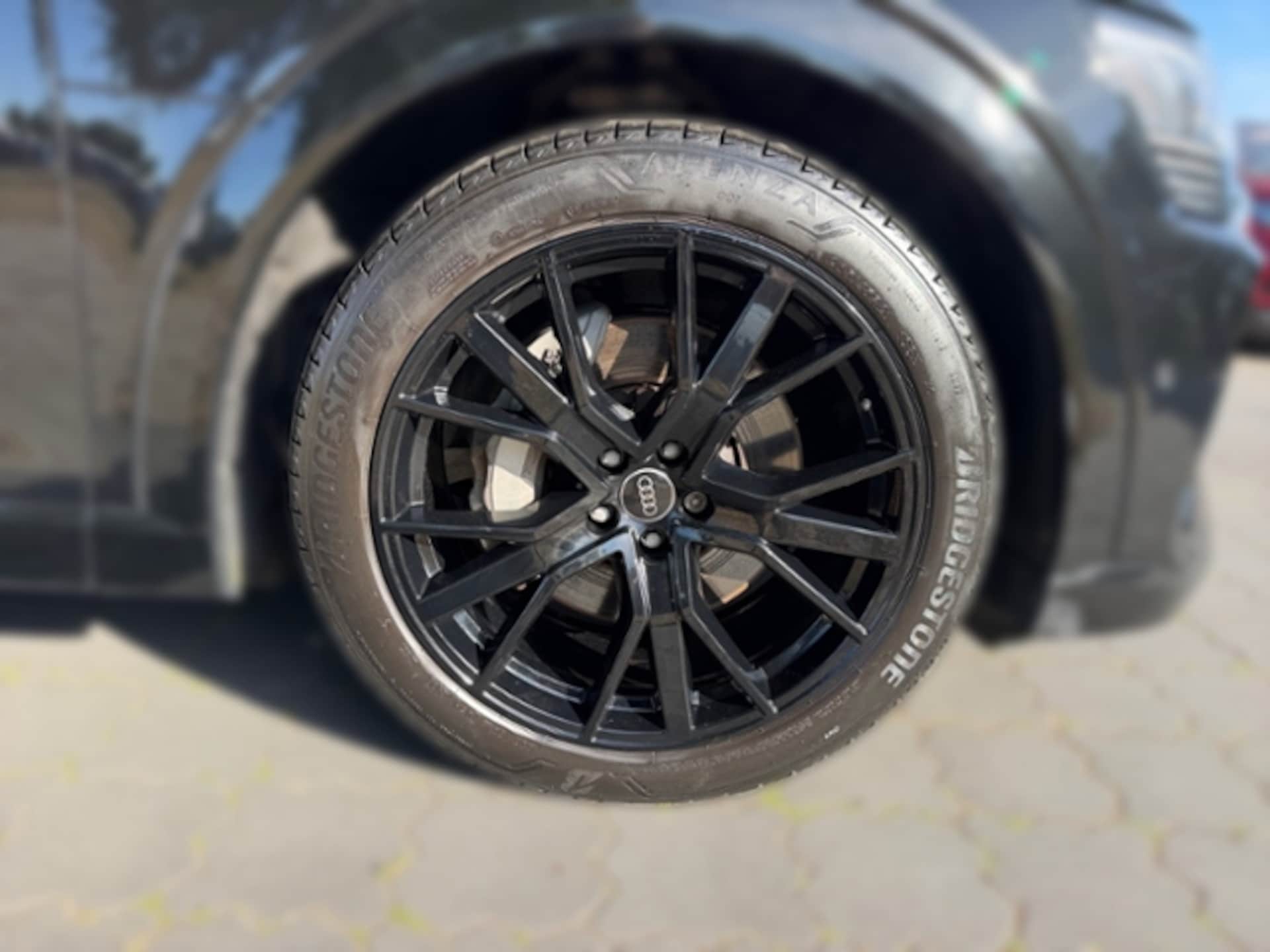 Audi e-tron S line