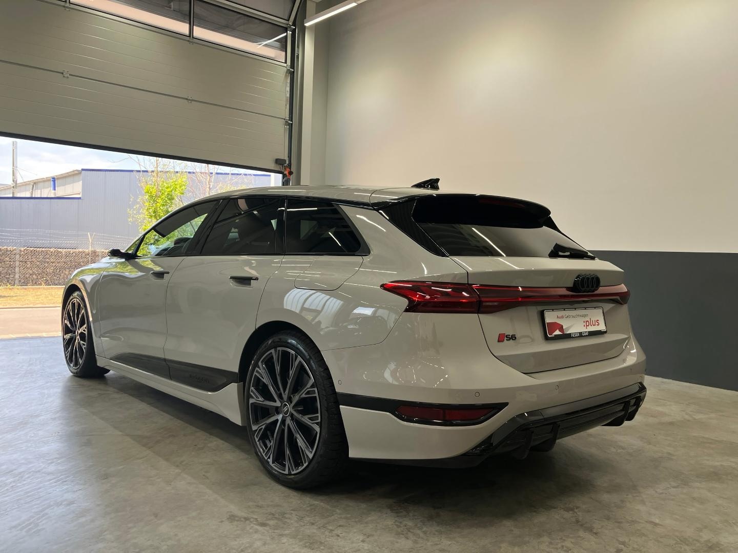 Bild über Audi S6 Avant e-tron edition one beige e-tron - für weitere Informationen kontaktieren Sie den Audi Partner