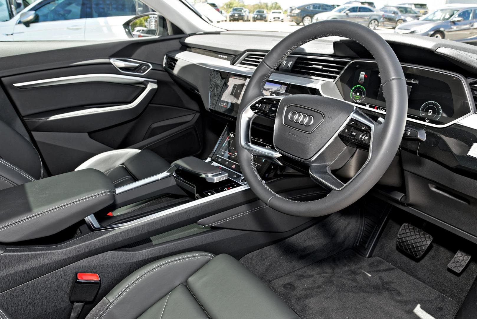 Image about Audi Q8 Sportback e-tron 55 e-tron quattro S line 300,00 kW