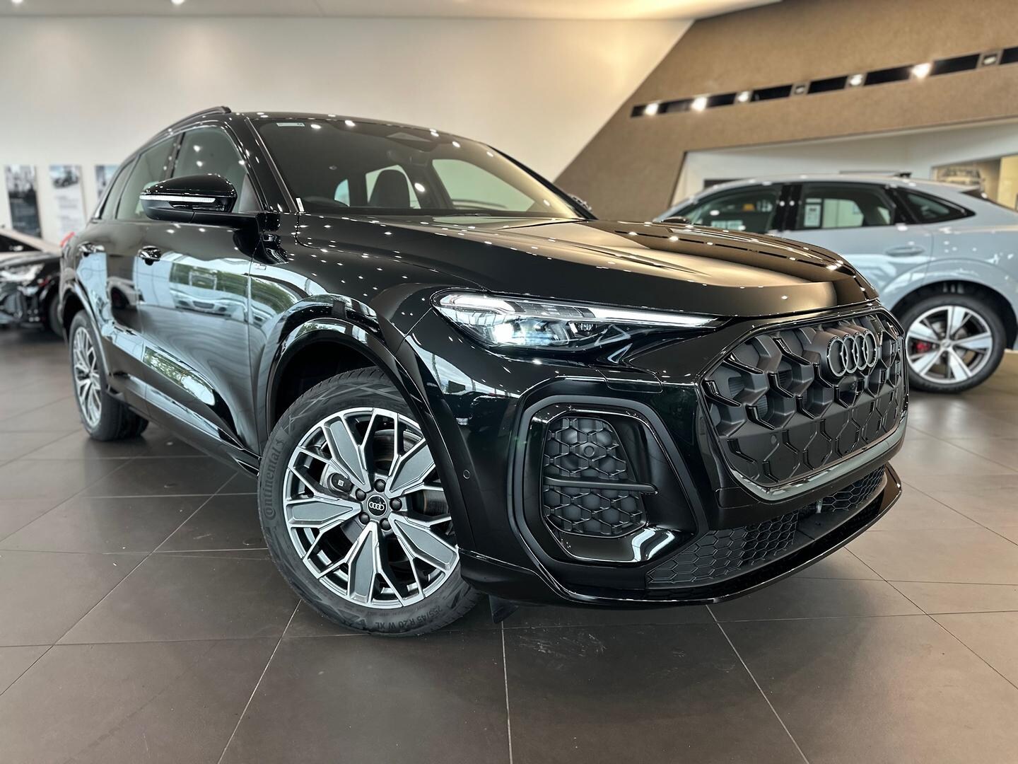 Image about Audi Q5 SUV TDI quattro 150 kW sport