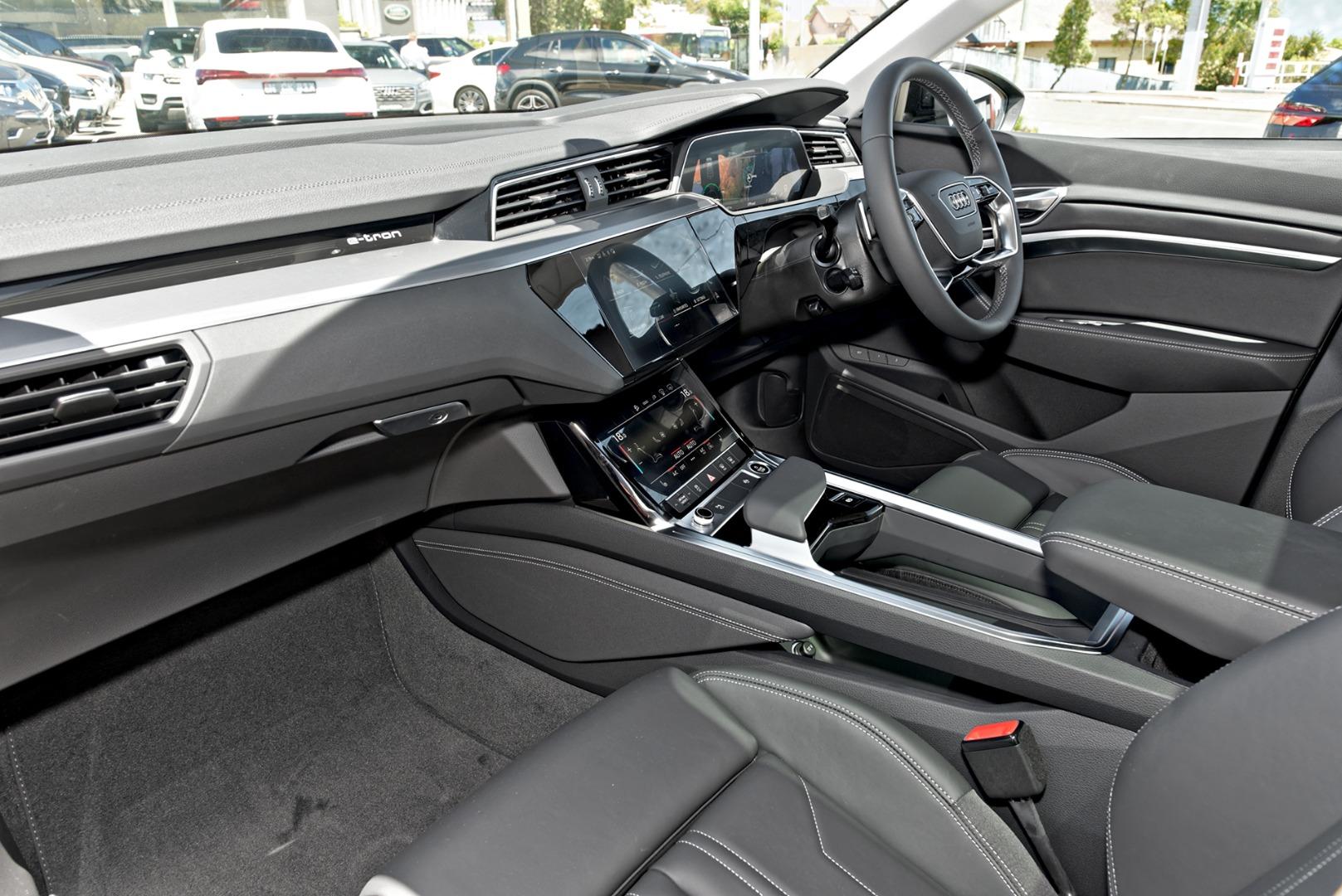 Image about Audi Q8 Sportback e-tron 55 e-tron quattro S line 300,00 kW