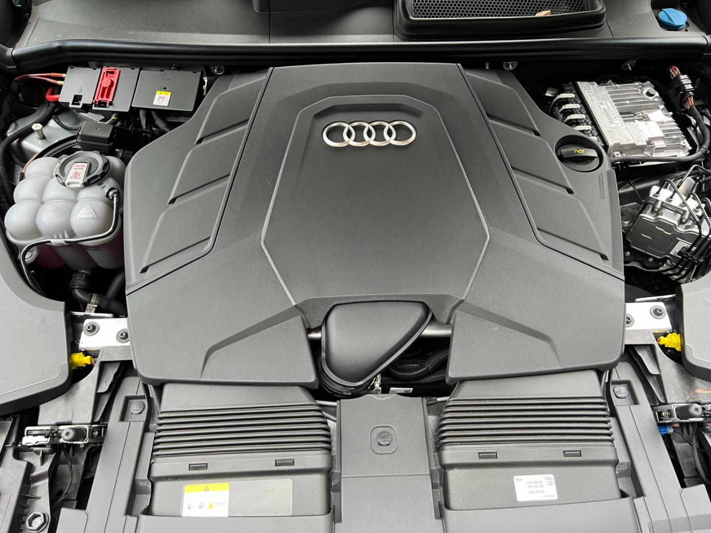 Audi Q8 SUV 55 TFSI quattro S line 250(340) kW(PS) tiptronic for more details contact your dealer