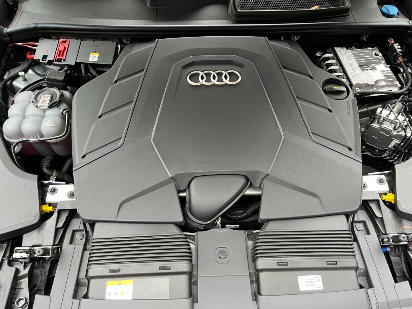 Audi Q8 SUV 55 TFSI quattro S line 250(340) kW(PS) tiptronic for more details contact your dealer