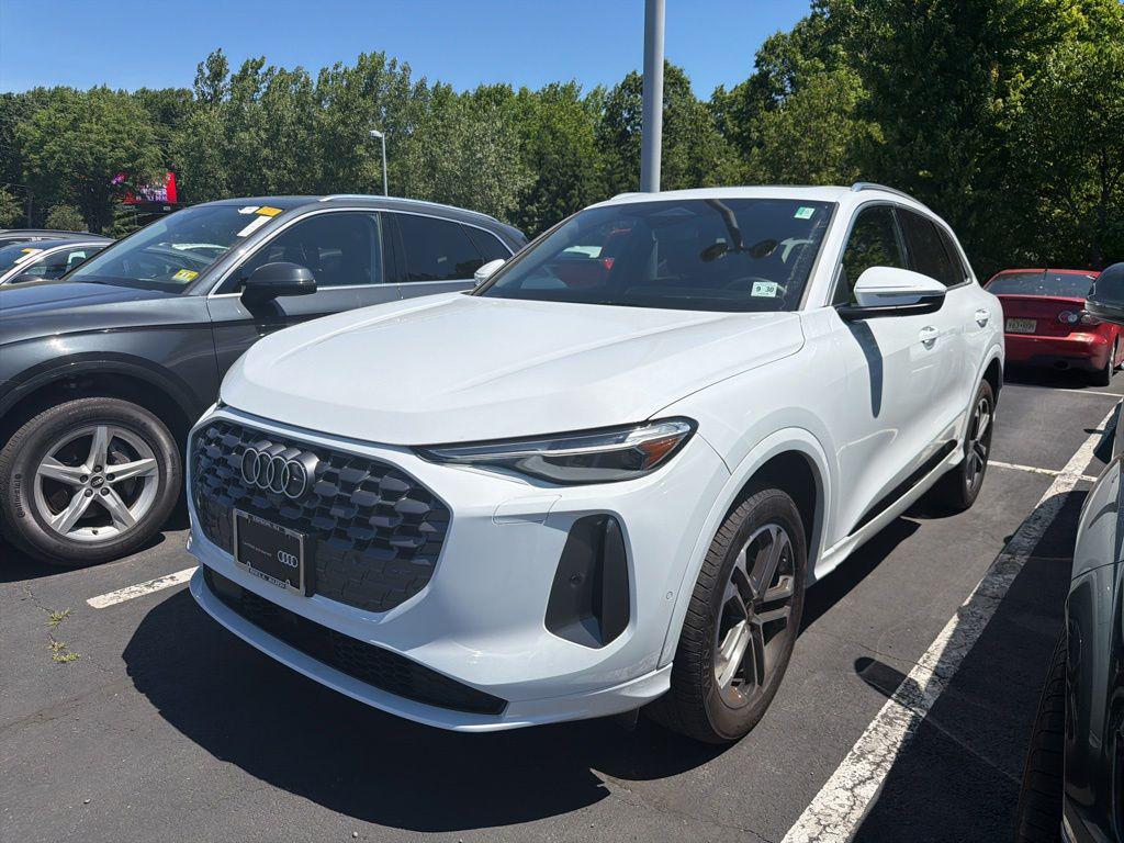 2025 Audi Q5 Premium Plus quattro's photo