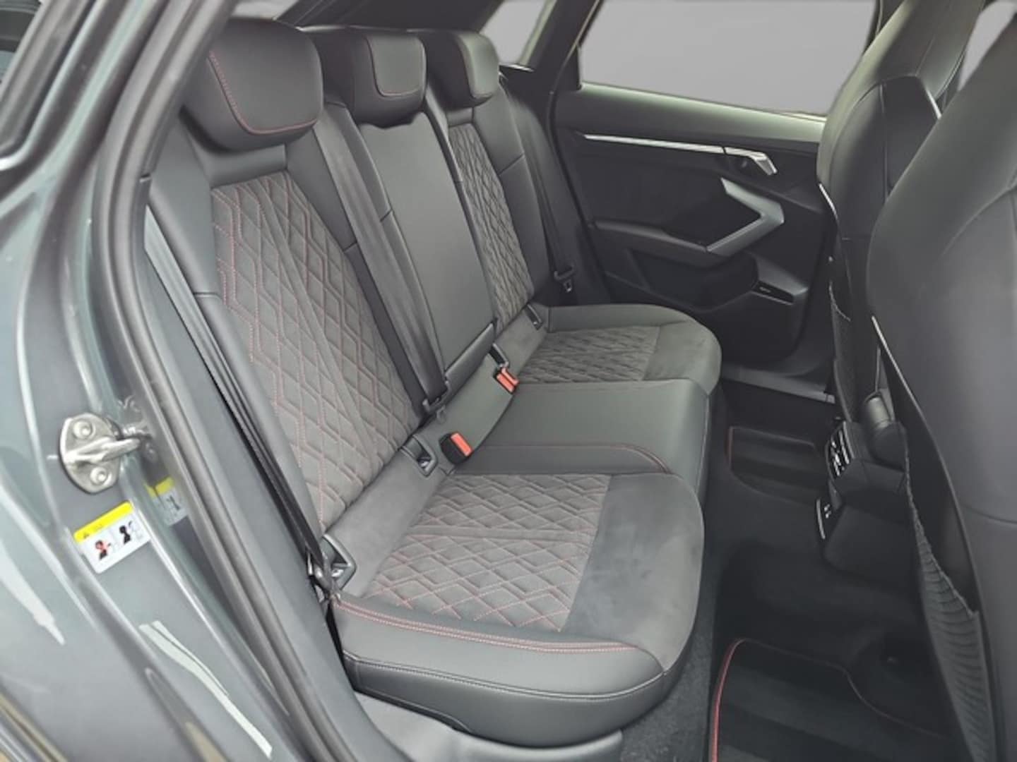 Bild über Audi S3 Sportback TFSI quattro S tronic - für weitere Informationen kontaktieren Sie den Audi Partner