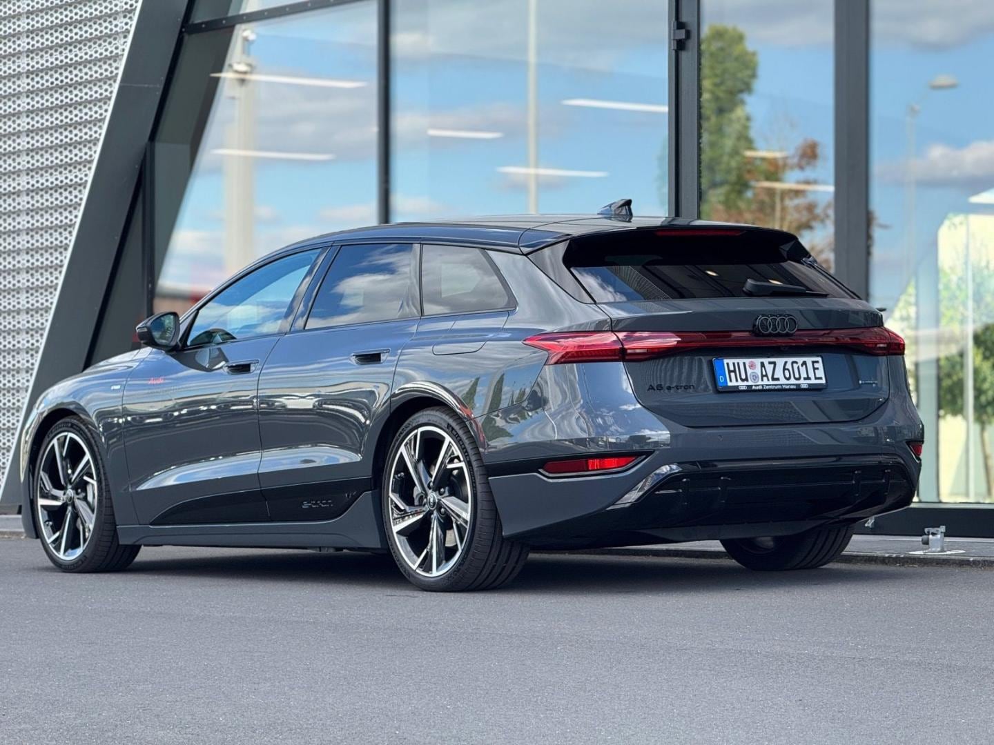 Bild über Audi A6 Avant e-tron S line business e-tron quattro 315 kW - für weitere Informationen kontaktieren Sie den Audi Partner
