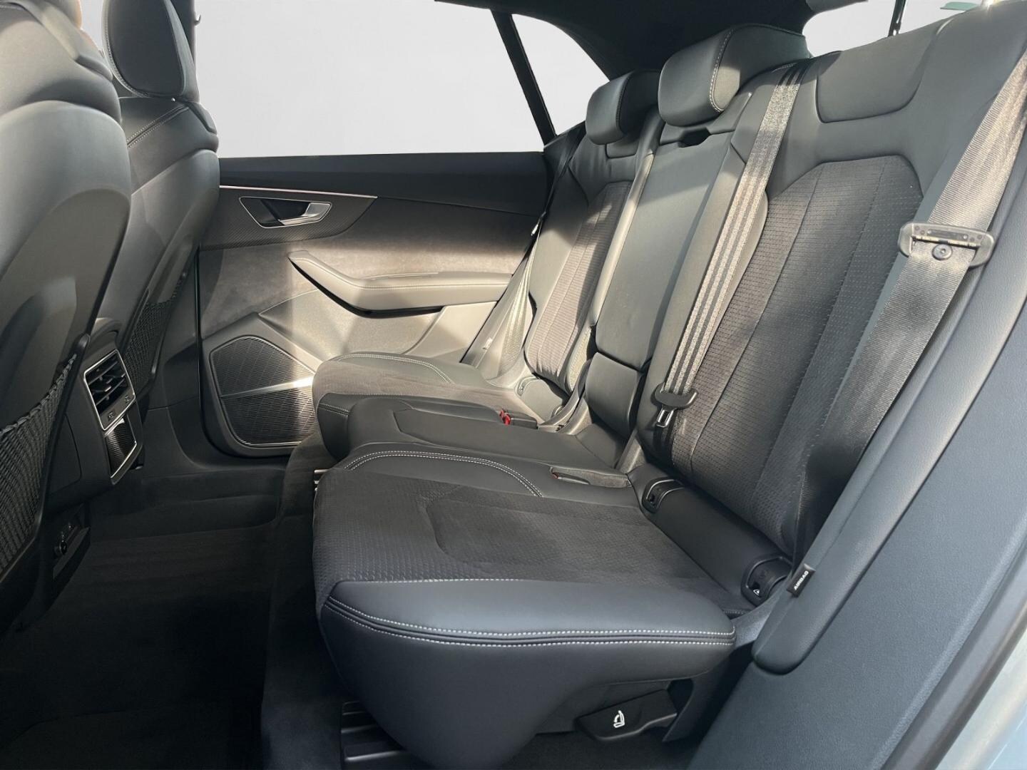 Bild über Audi Q8 SUV S line business TDI quattro 210 kW tiptronic - für weitere Informationen kontaktieren Sie den Audi Partner