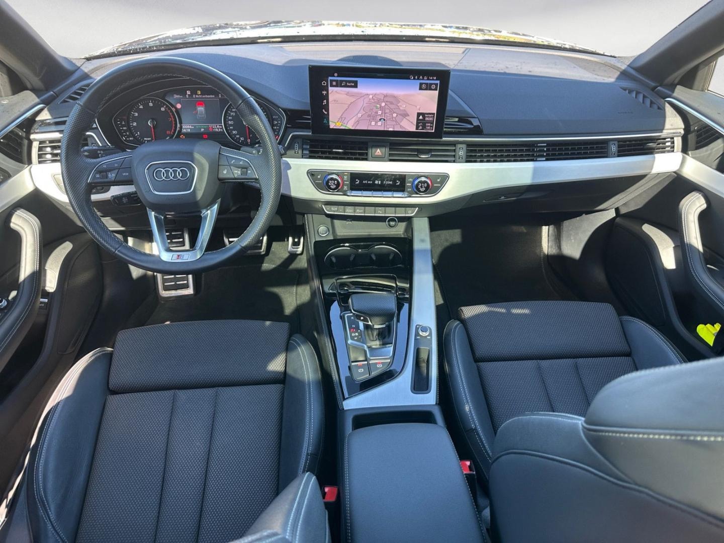 Bild über Audi A4 Avant S line 40 TFSI S tronic - für weitere Informationen kontaktieren Sie den Audi Partner