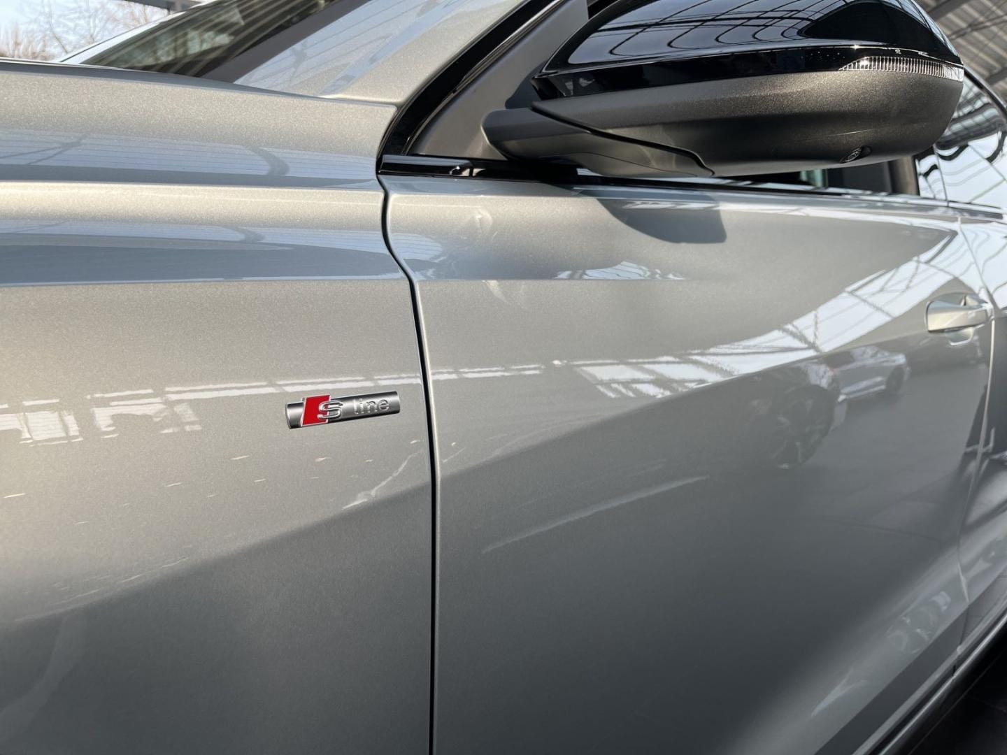 Bild über Audi Q8 SUV S line business TDI quattro 210 kW tiptronic - für weitere Informationen kontaktieren Sie den Audi Partner