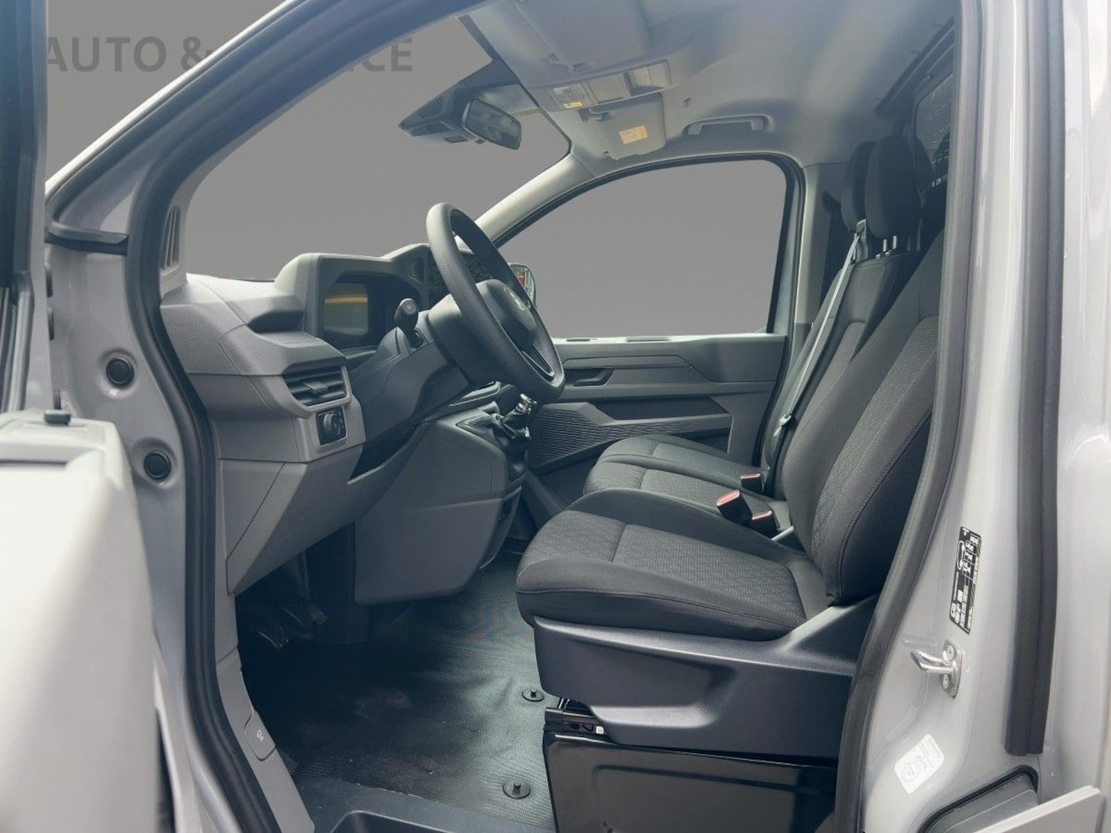 Volkswagen Transporter Kasten kurzer Radstand – Bild 6