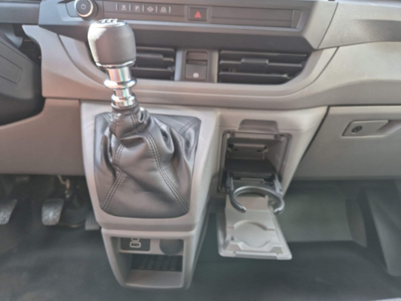 Volkswagen Transporter Kasten langer Radstand – Bild 15