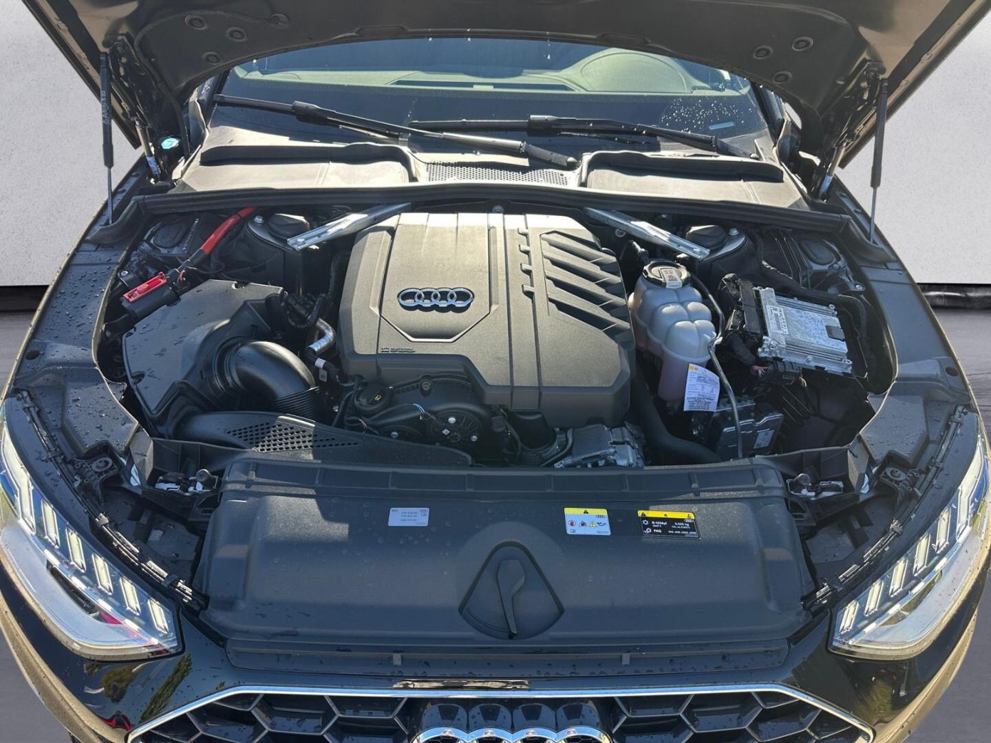 Bild über Audi A4 Avant S line 40 TFSI S tronic - für weitere Informationen kontaktieren Sie den Audi Partner