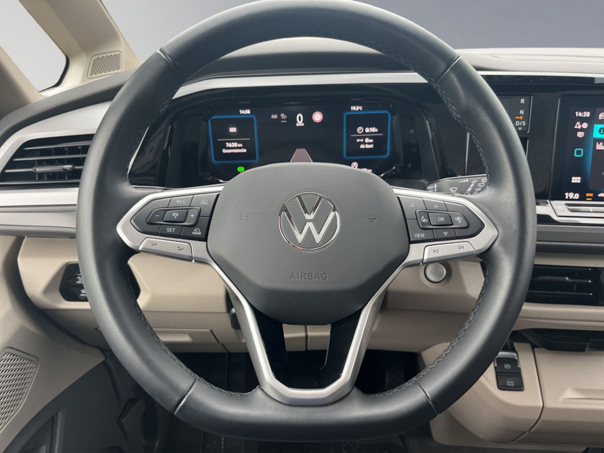 Volkswagen Multivan Langversion Basis-Modell