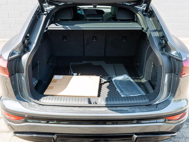 2027 Audi SQ6 Sportback e-tron Premium Plus - Photo 6