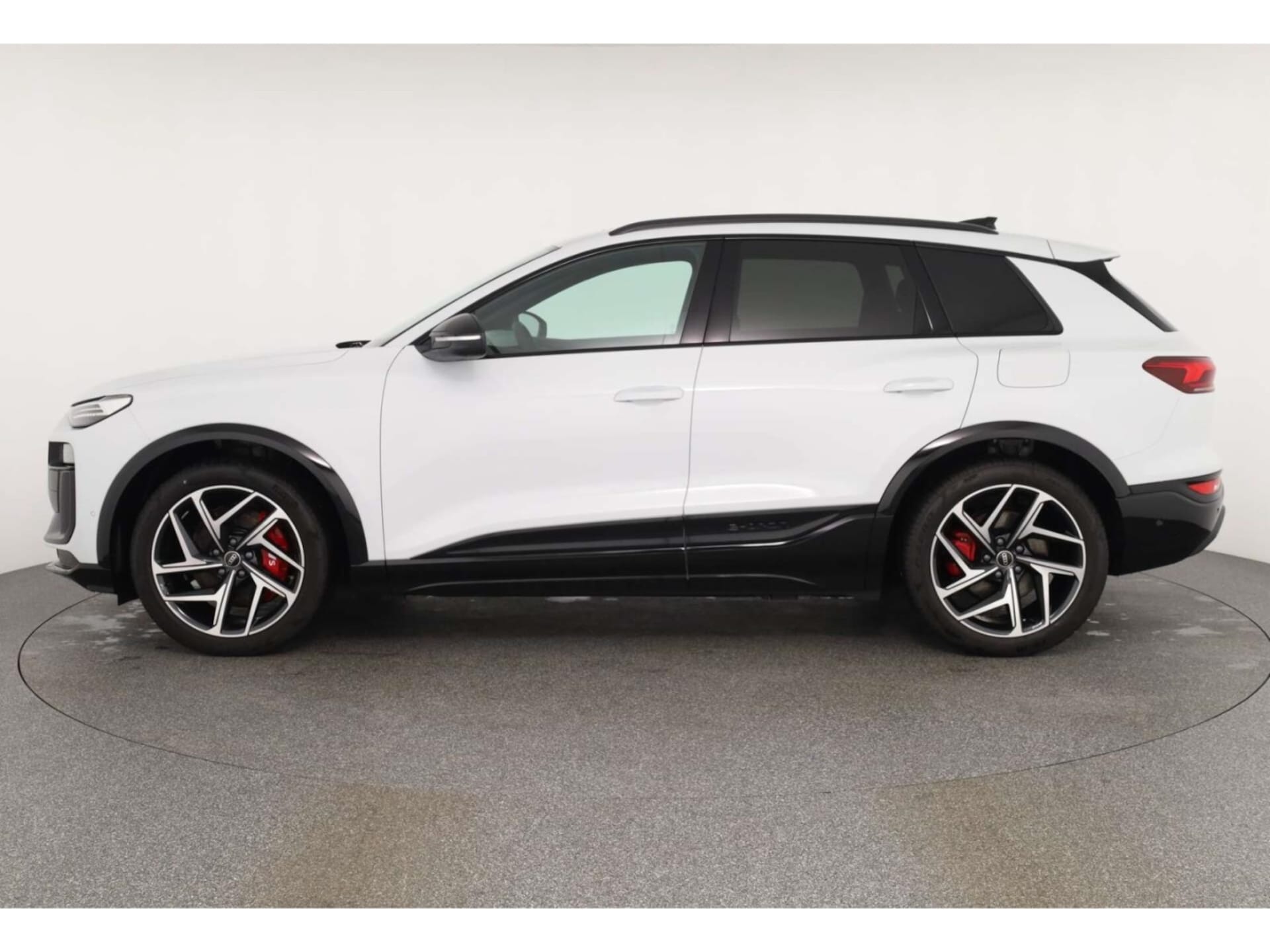 Audi SQ6 SUV e-tron