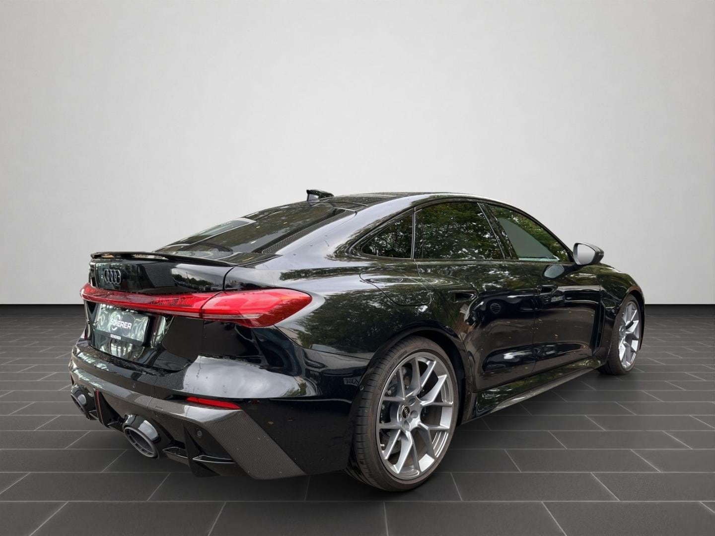Bild über Audi RS 5 Limousine TFSI quattro 470 kW tiptronic - für weitere Informationen kontaktieren Sie den Audi Partner