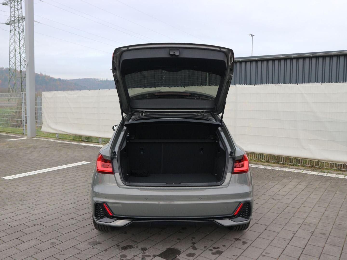 Bild über Audi A1 Sportback S line 30 TFSI S tronic - für weitere Informationen kontaktieren Sie den Audi Partner