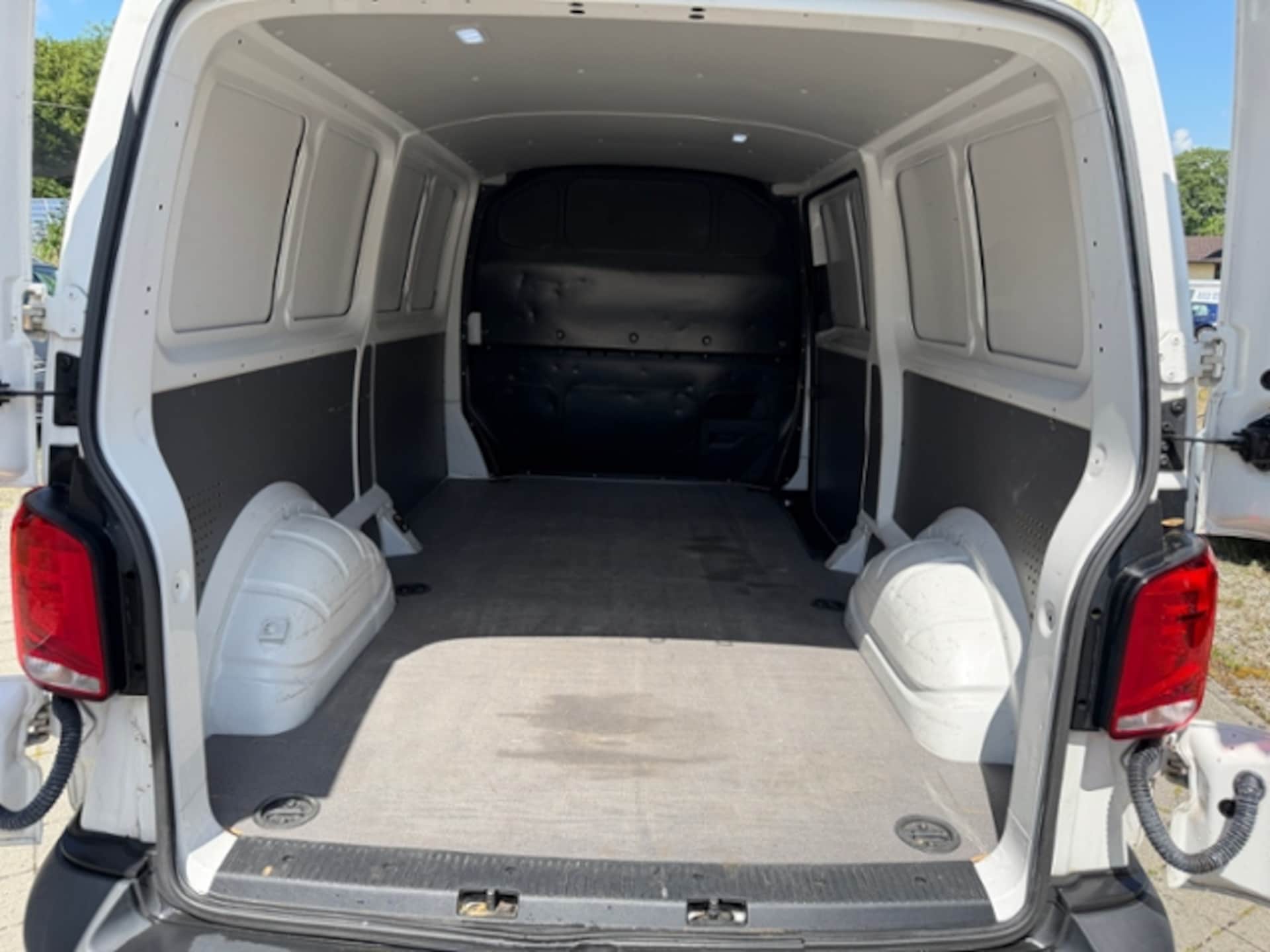 Volkswagen T6.1 Transporter Kasten langer Radstand