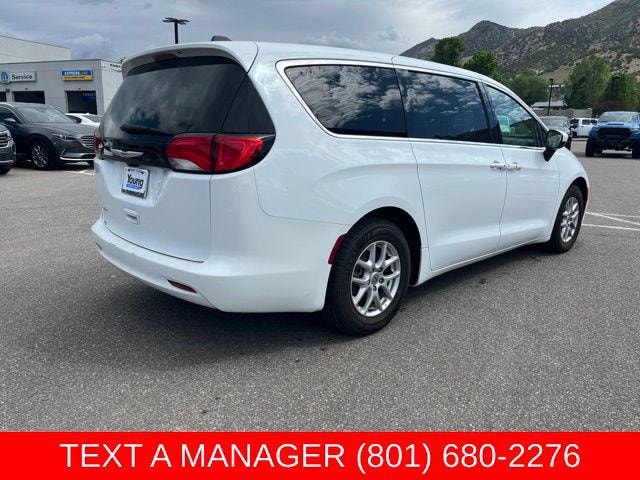 2022 Chrysler Voyager