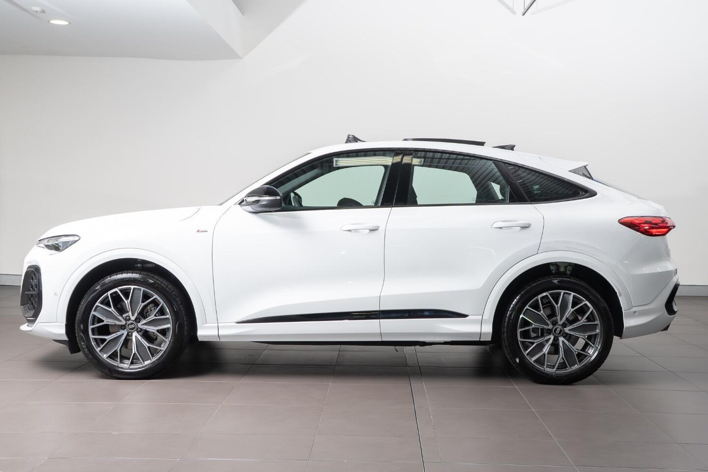Image about Audi Q5 Sportback TFSI quattro 200 kW sport