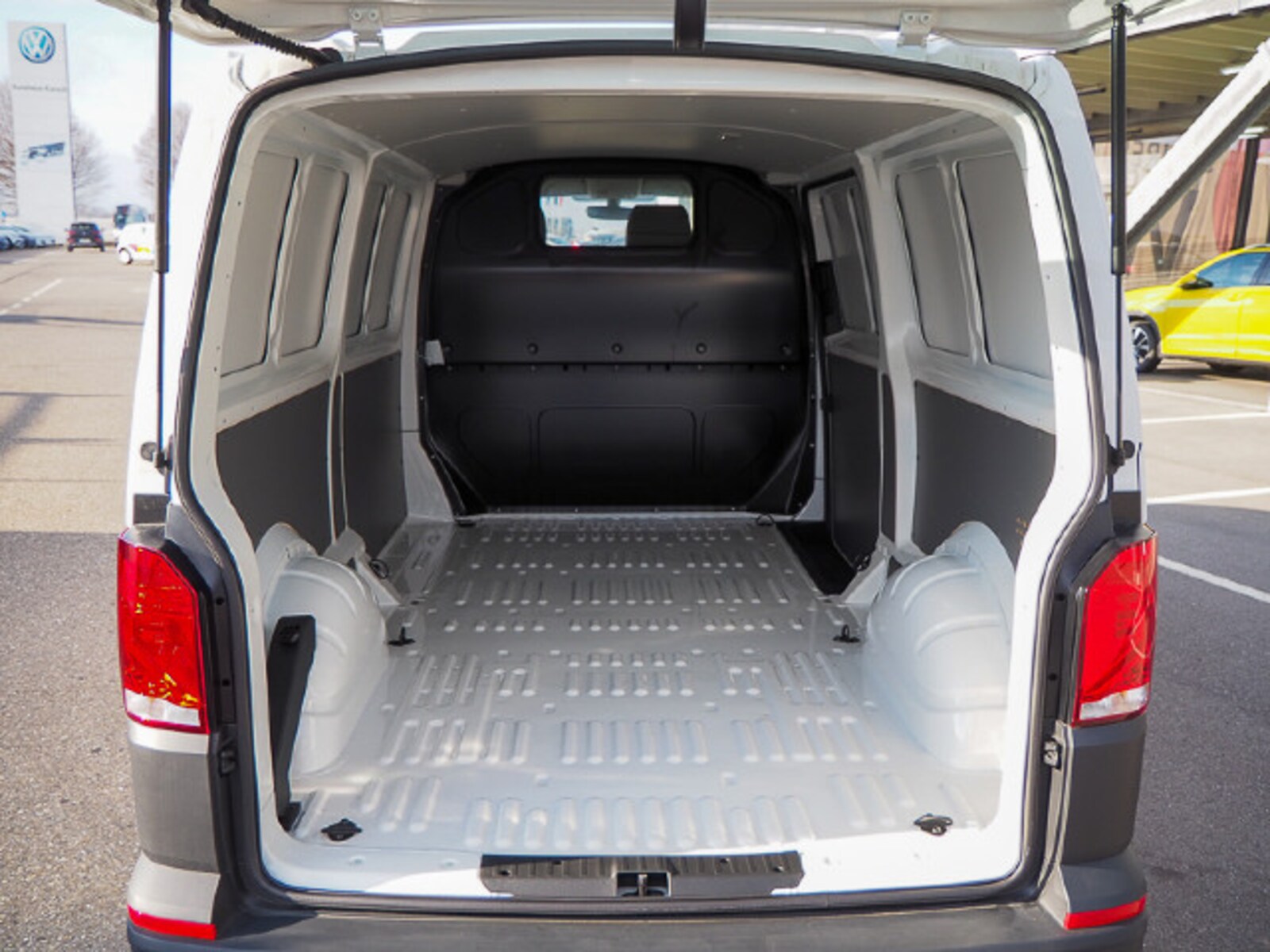 Volkswagen T6.1 Transporter Kasten langer Radstand – Bild 17