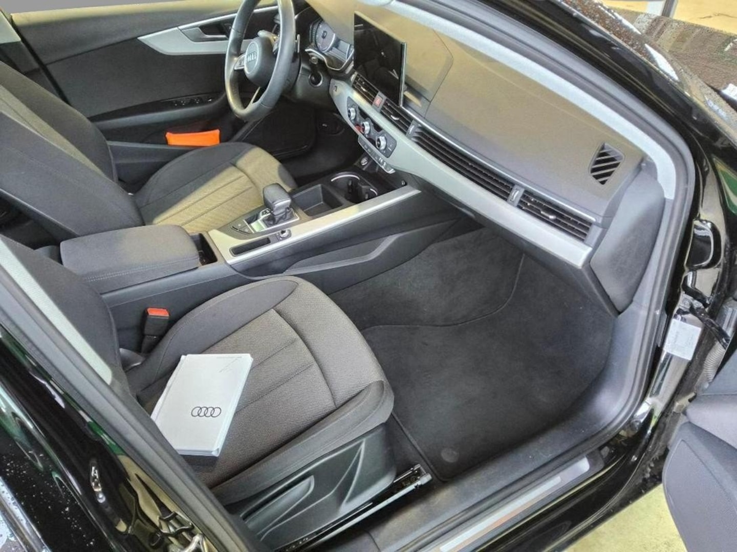 Bild über Audi A4 Avant 30 TDI S tronic - für weitere Informationen kontaktieren Sie den Audi Partner