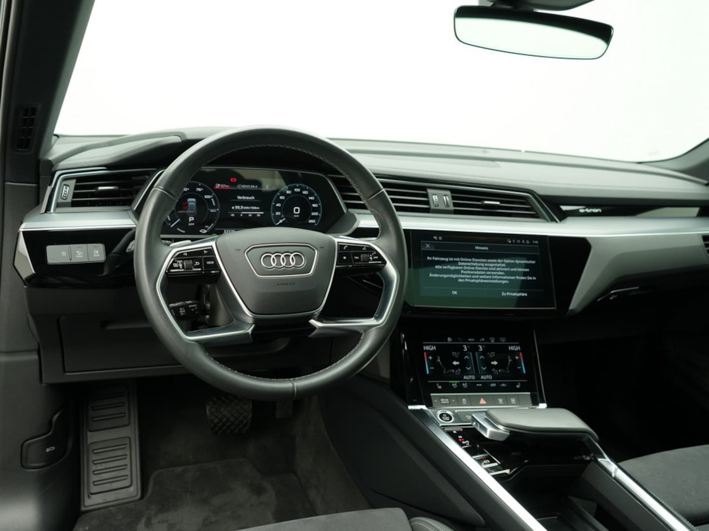 Bild über Audi Q8 e-tron S line 50 e-tron quattro - für weitere Informationen kontaktieren Sie den Audi Partner