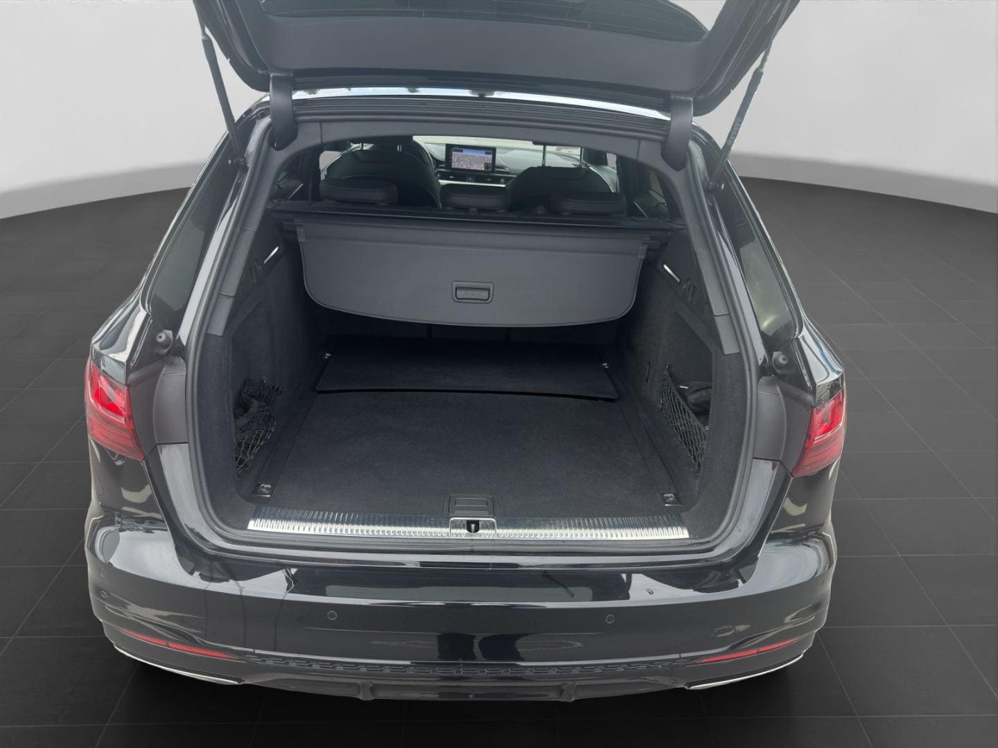 Bild über Audi A4 Avant S line 40 TFSI S tronic - für weitere Informationen kontaktieren Sie den Audi Partner