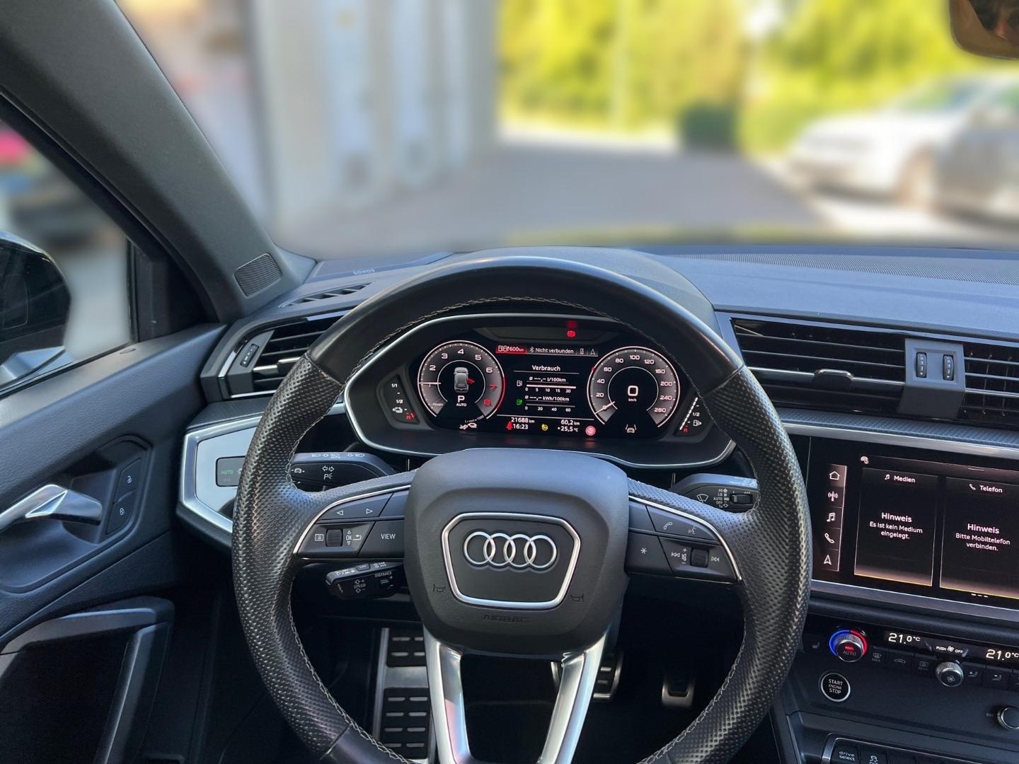 Bild über Audi Q3 TFSI e S line 45 TFSI e S tronic - für weitere Informationen kontaktieren Sie den Audi Partner