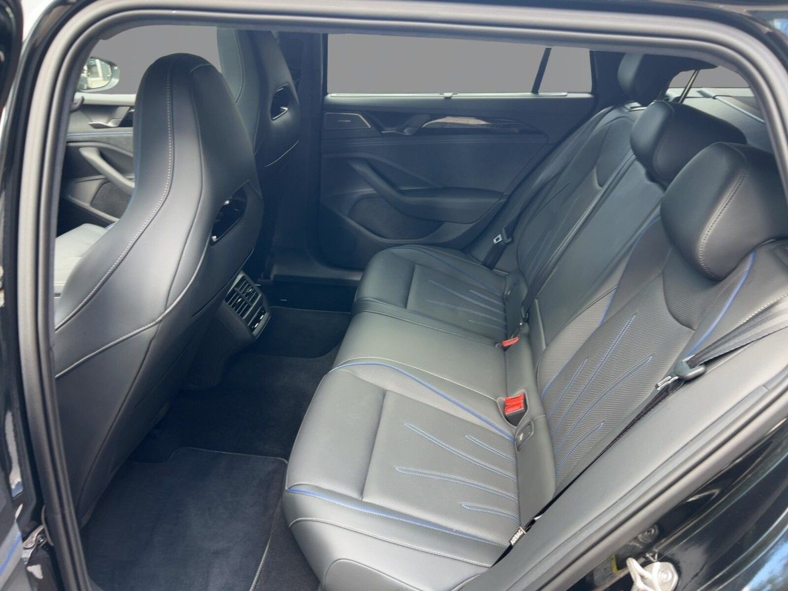 Volkswagen Passat – Bild 9