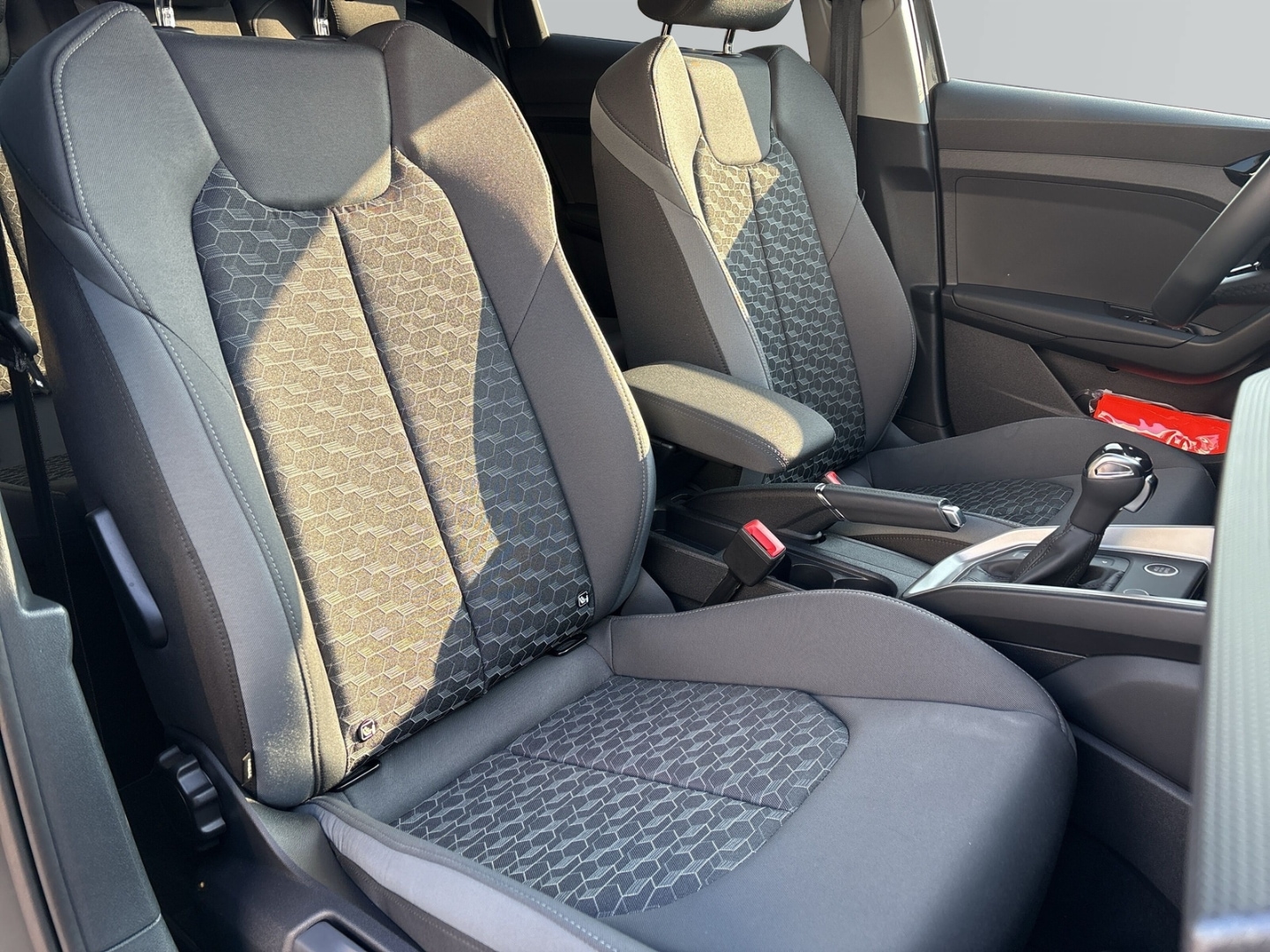 Bild über Audi A1 Sportback S line 25 TFSI S tronic - für weitere Informationen kontaktieren Sie den Audi Partner